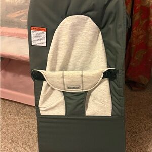 BabyBjorn Gray and Cream Bouncer